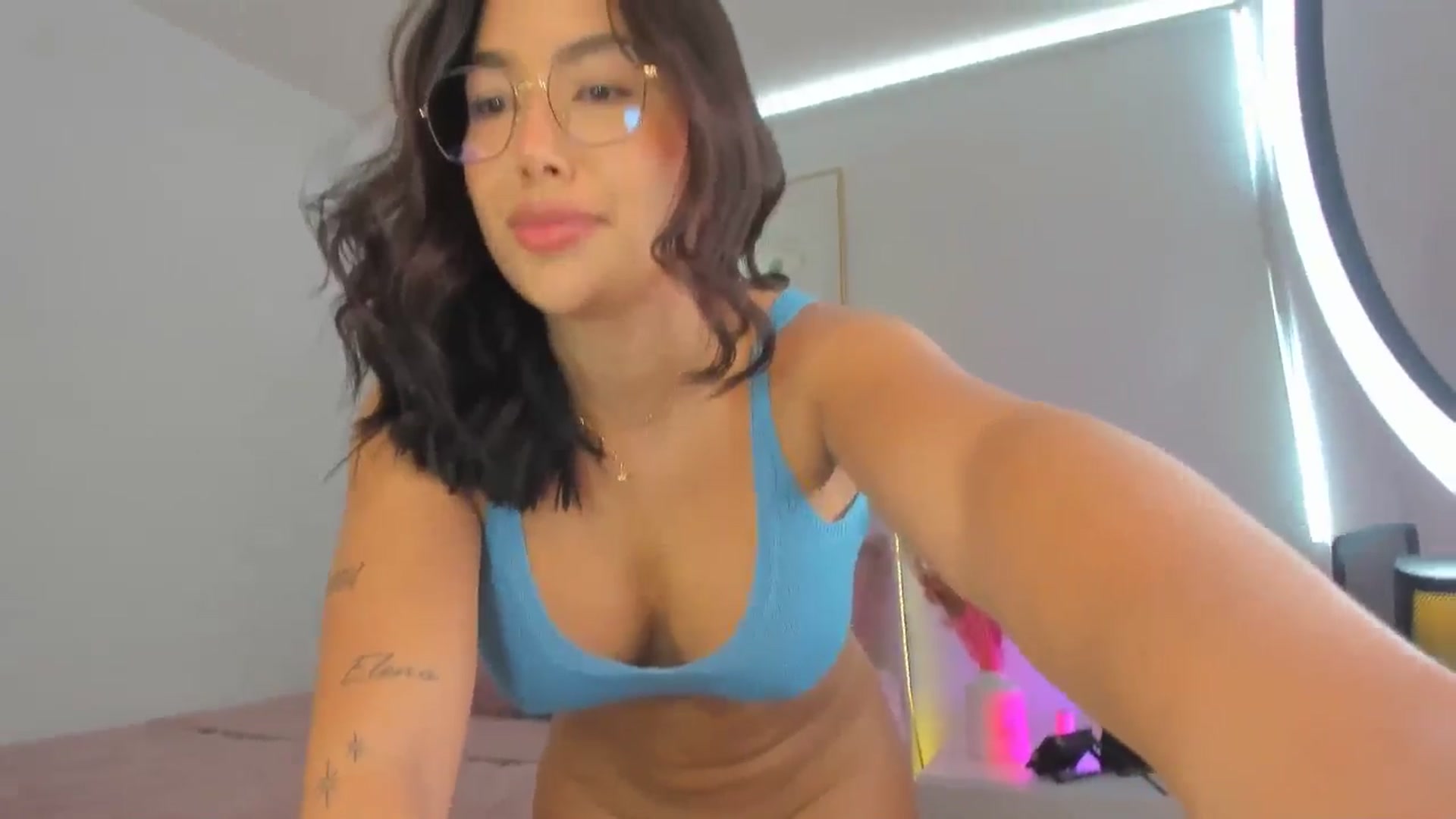 Gallery image thumbnail from Caro_Cano's myfreecams stream on, 10/08/2024, 17:06 image 14 of 20