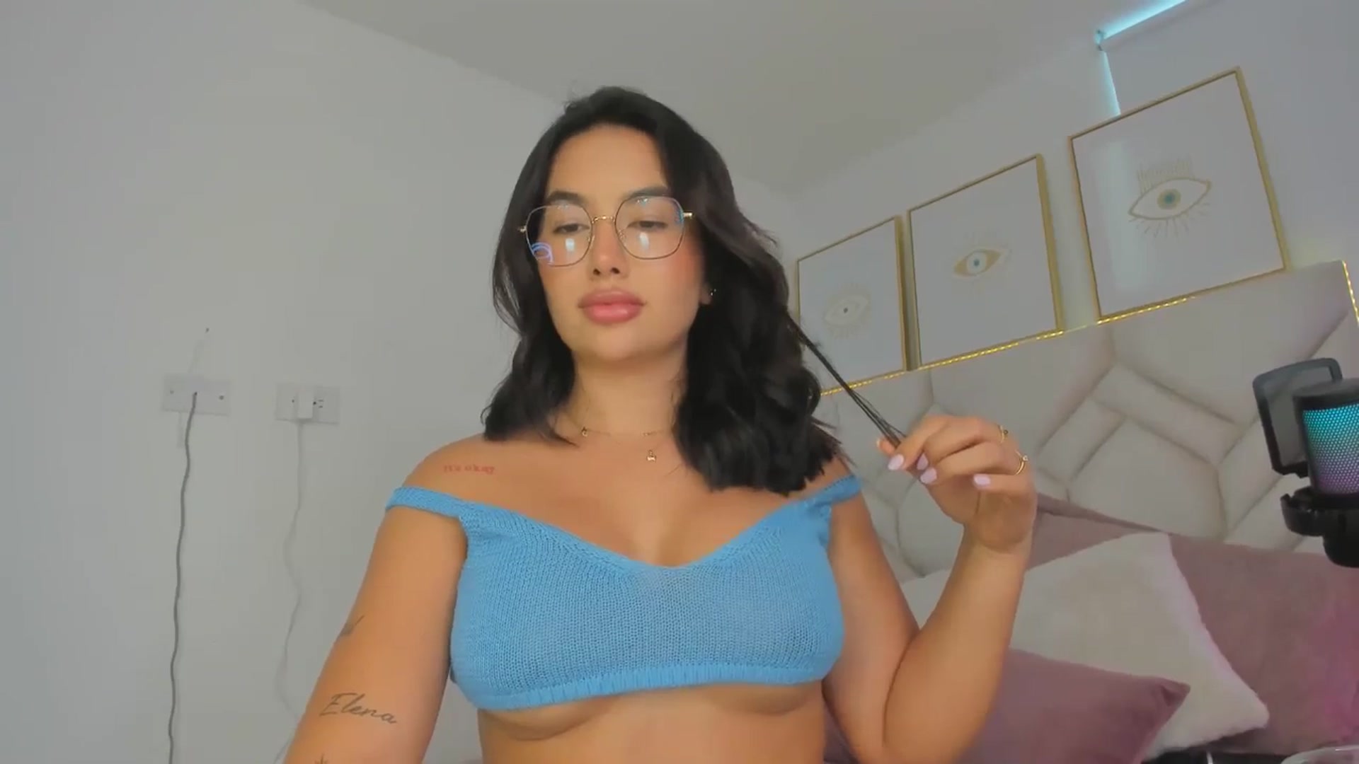 Gallery image thumbnail from Caro_Cano's myfreecams stream on, 10/08/2024, 20:09 image 6 of 20