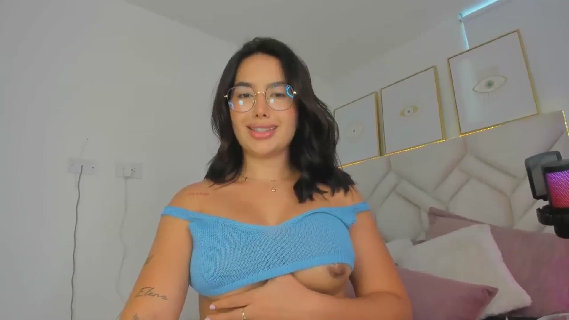 Gallery image thumbnail from Caro_Cano's myfreecams stream on, 10/08/2024, 20:09 image 5 of 20