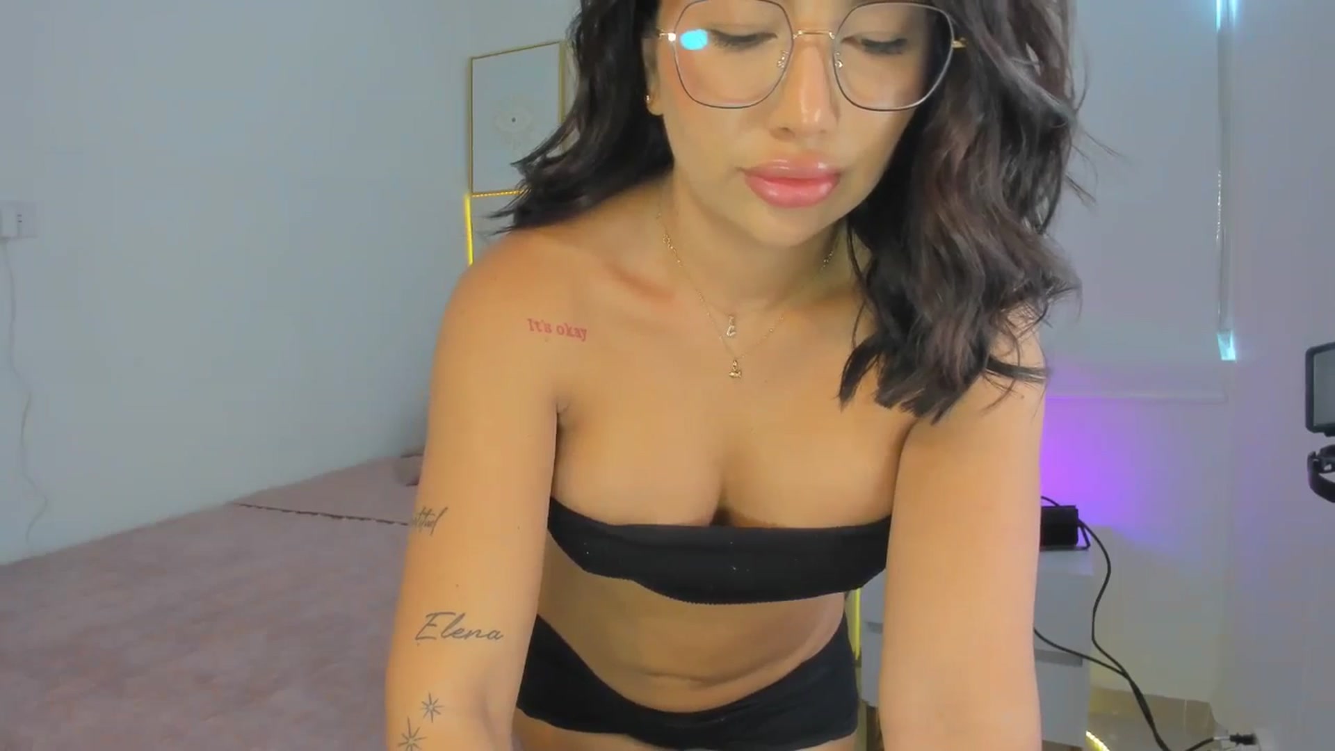 Gallery image thumbnail from Caro_Cano's myfreecams stream on, 10/09/2024, 17:38 image 3 of 20
