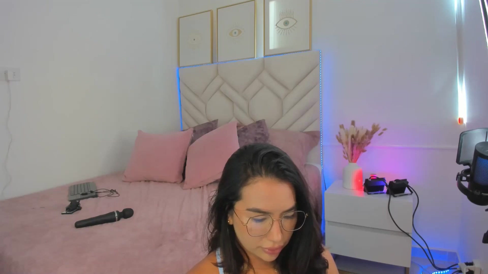 Gallery image thumbnail from Caro_Cano's myfreecams stream on, 10/22/2024, 17:48 image 14 of 20