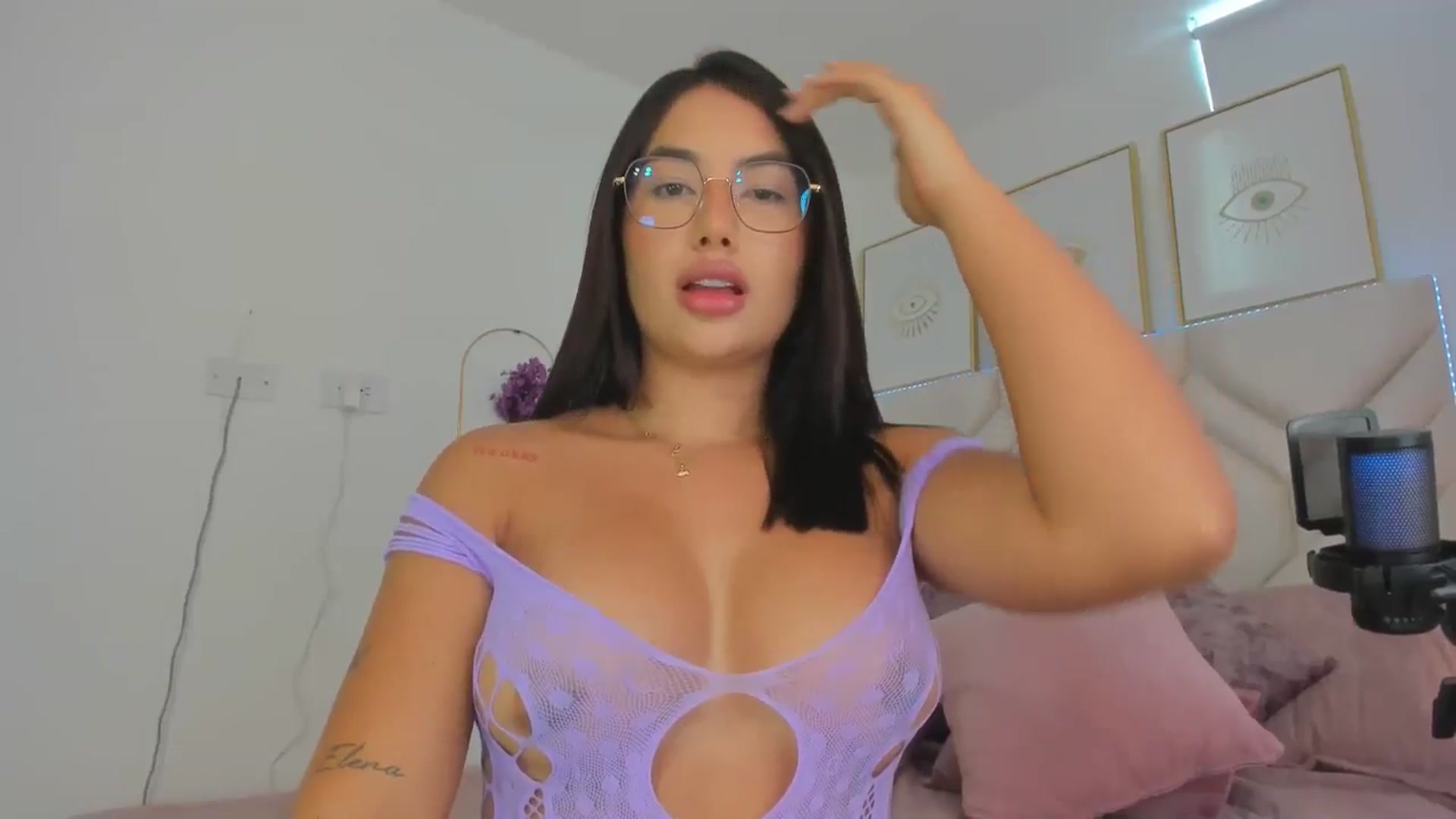 Gallery image thumbnail from Caro_Cano's myfreecams stream on, 10/23/2024, 17:57 image 7 of 20