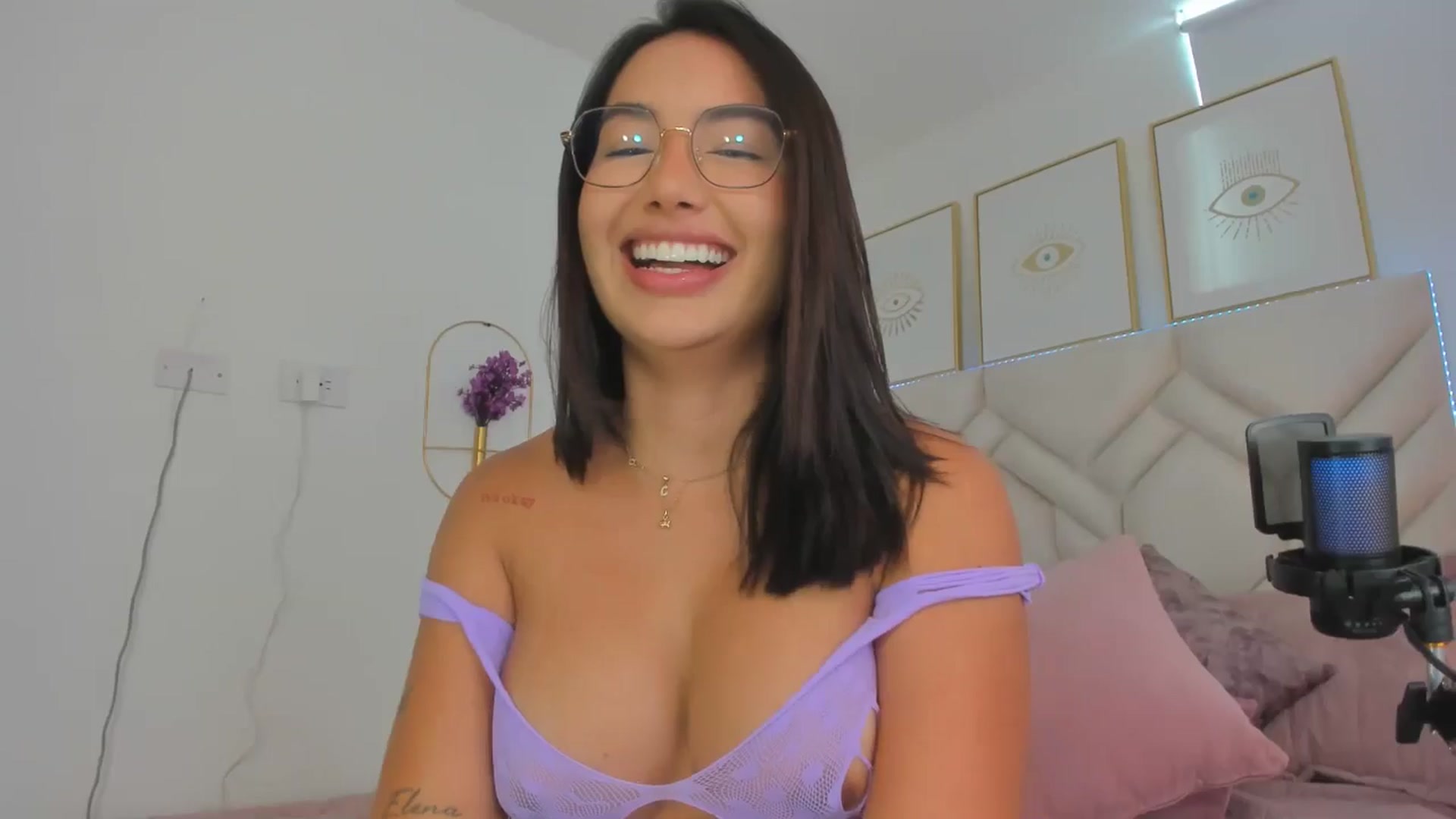Gallery image thumbnail from Caro_Cano's myfreecams stream on, 10/23/2024, 17:57 image 12 of 20