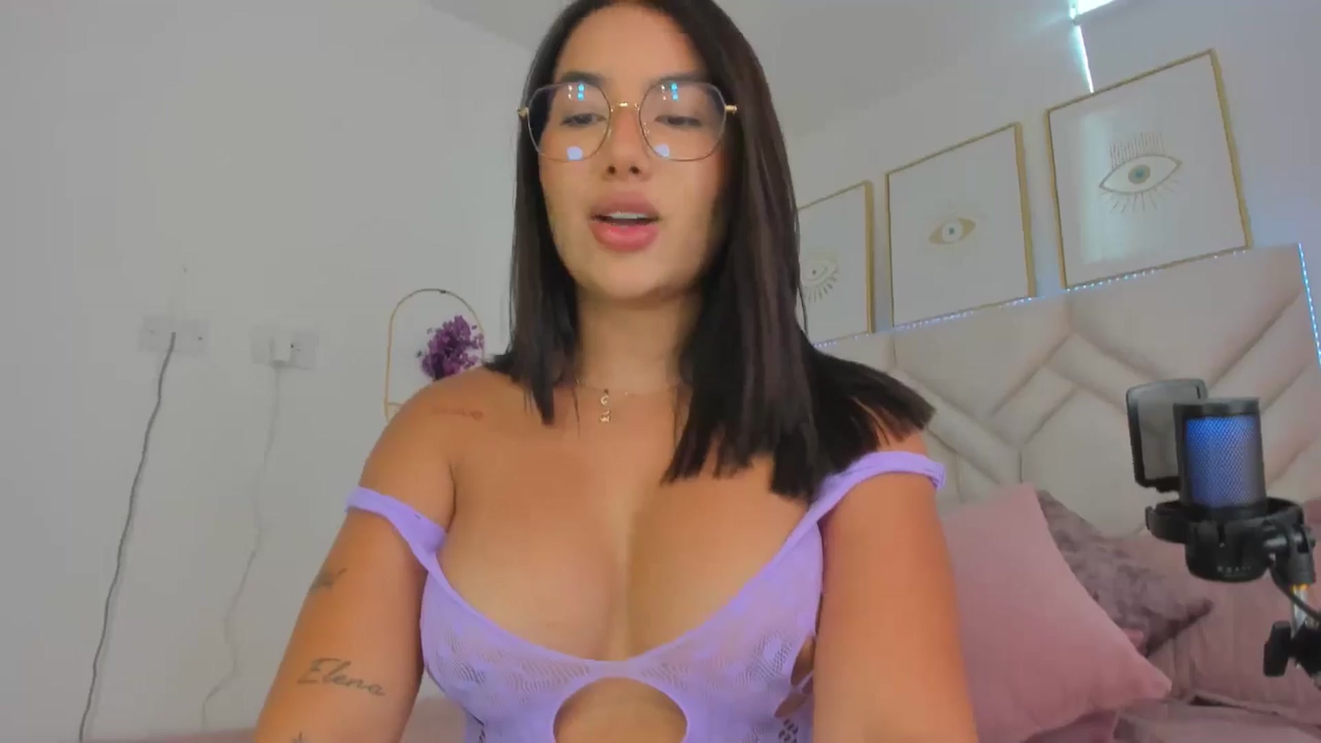 Gallery image thumbnail from Caro_Cano's myfreecams stream on, 10/23/2024, 17:57 image 10 of 20
