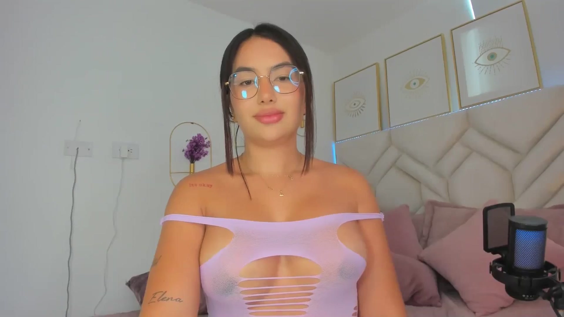Gallery image thumbnail from Caro_Cano's myfreecams stream on, 10/24/2024, 19:27 image 19 of 20