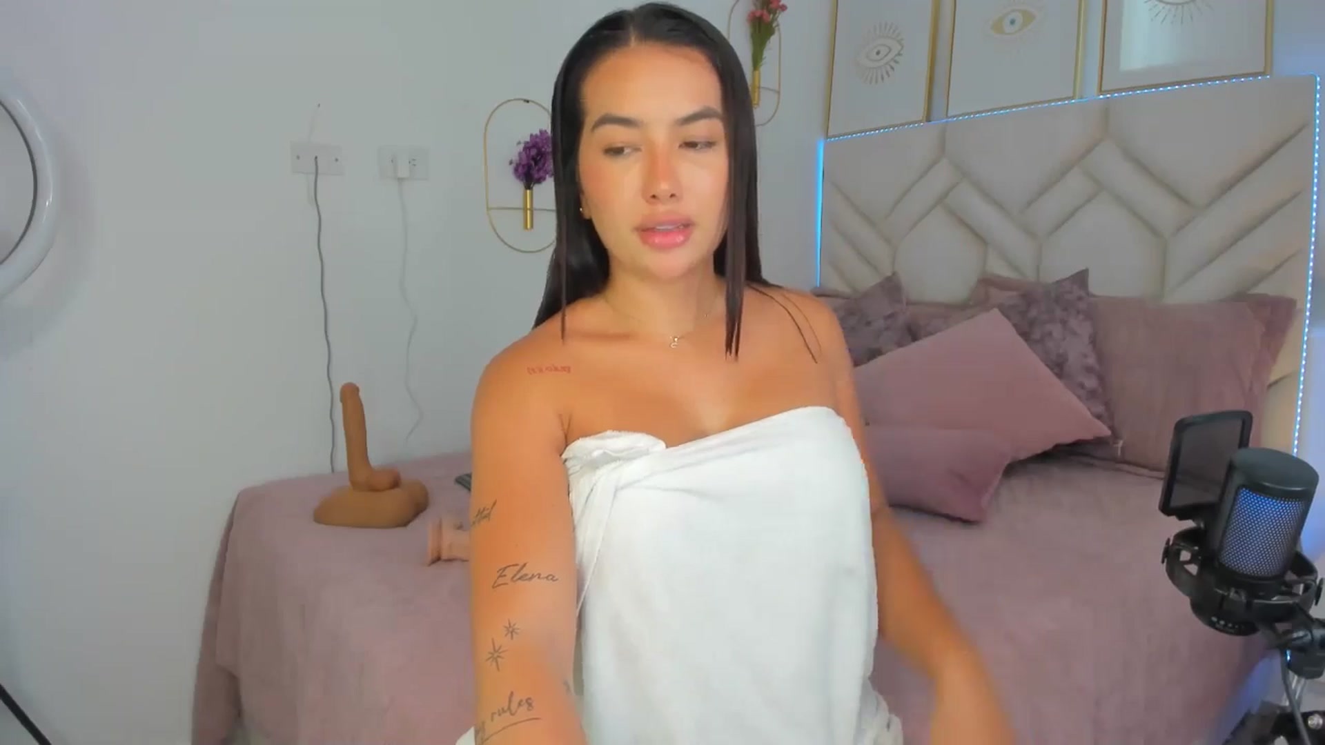 Gallery image thumbnail from Caro_Cano's myfreecams stream on, 10/26/2024, 20:12 image 20 of 20