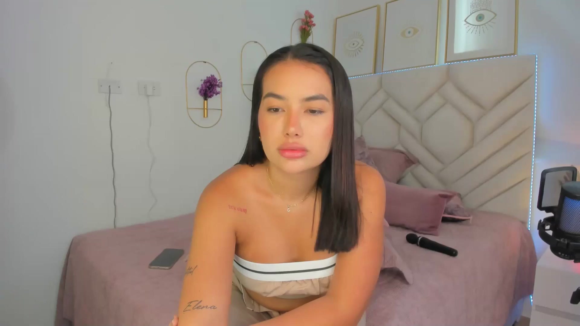 Gallery image thumbnail from Caro_Cano's myfreecams stream on, 10/26/2024, 20:12 image 2 of 20