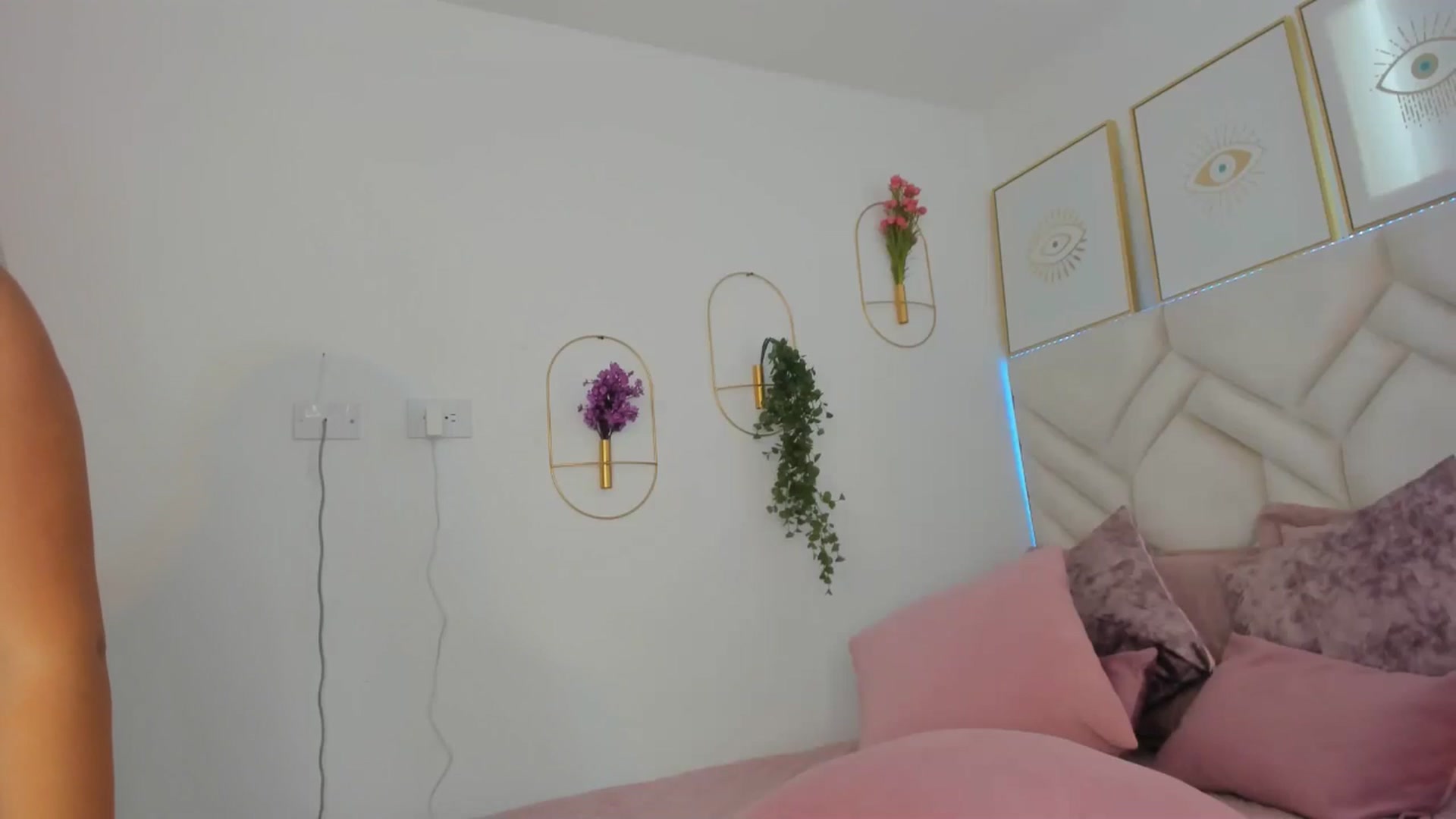 Gallery image thumbnail from Caro_Cano's myfreecams stream on, 10/28/2024, 17:57 image 15 of 20