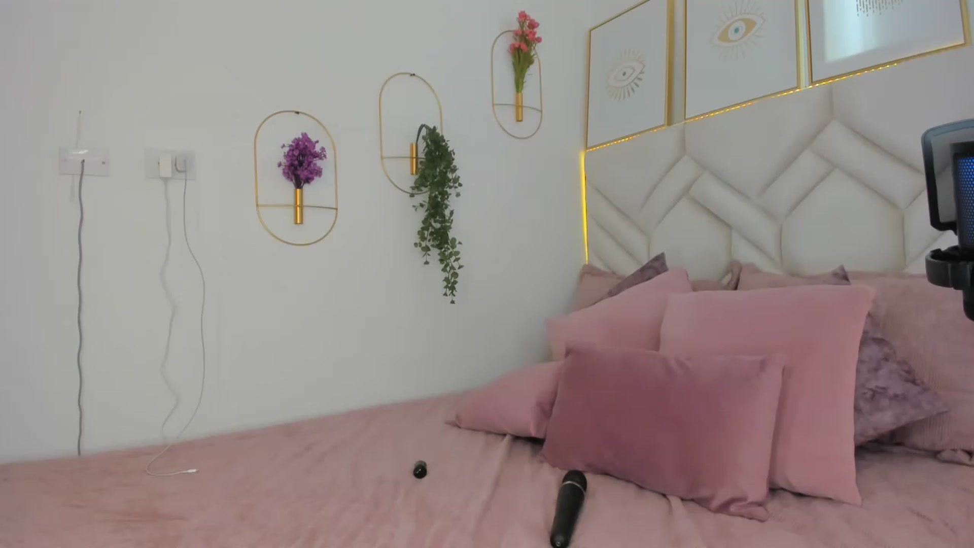 Gallery image thumbnail from Caro_Cano's myfreecams stream on, 10/29/2024, 18:42 image 5 of 20