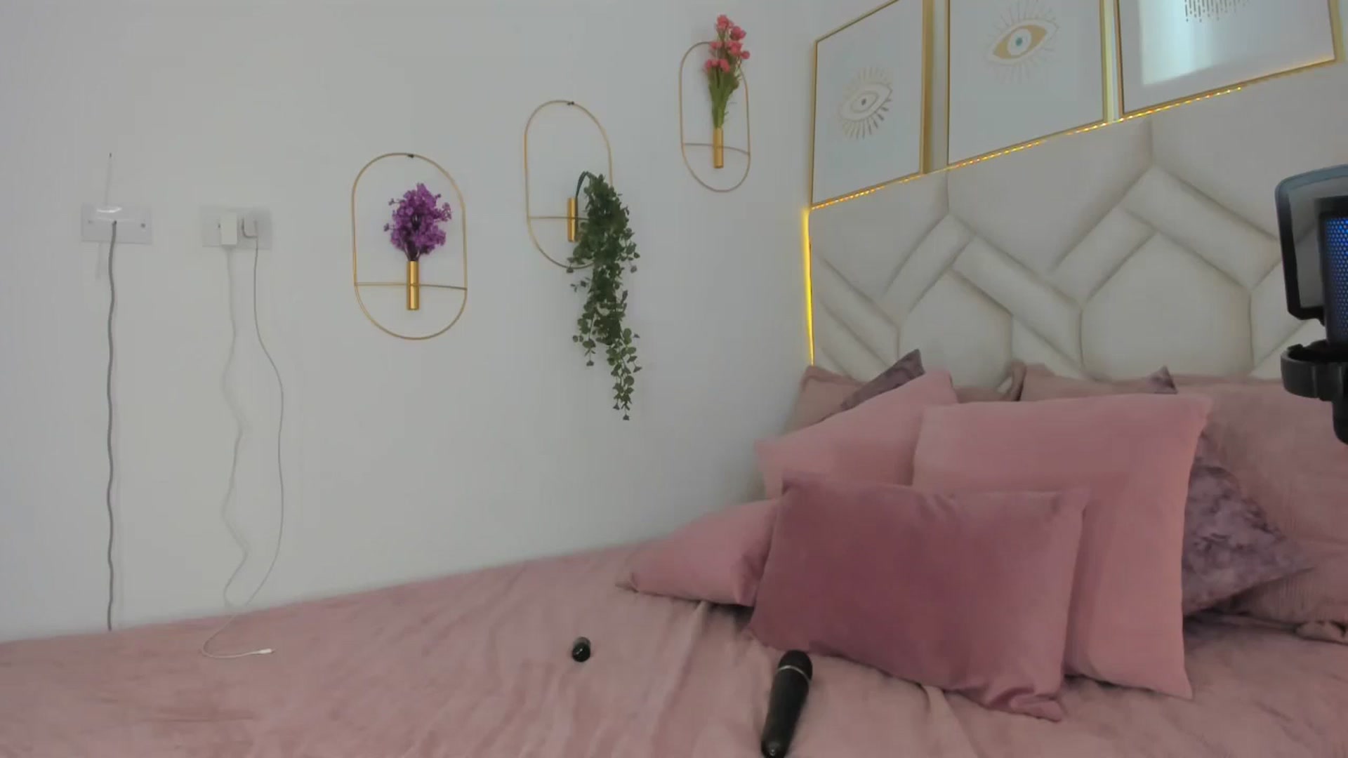 Gallery image thumbnail from Caro_Cano's myfreecams stream on, 10/29/2024, 18:42 image 8 of 20