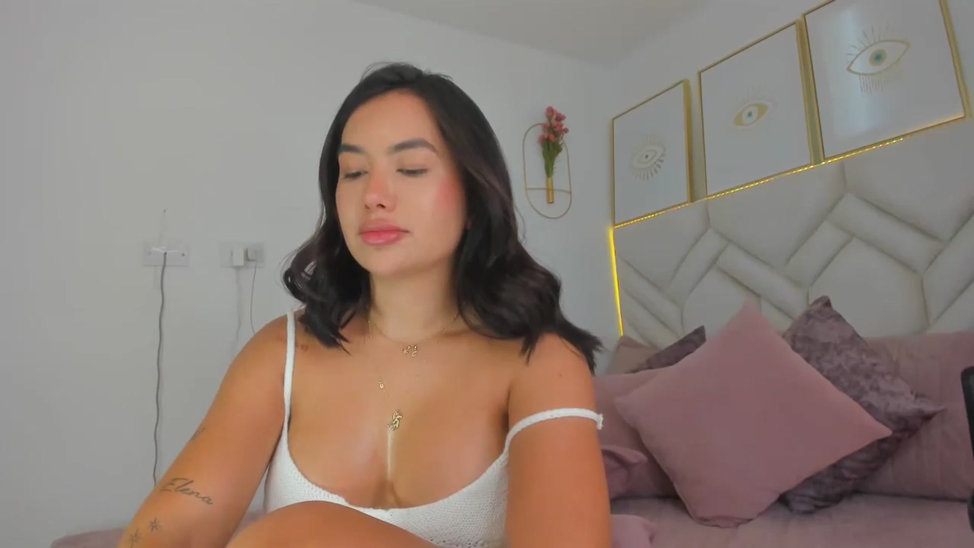 Gallery image thumbnail from Caro_Cano's myfreecams stream on, 10/29/2024, 21:49 image 20 of 20