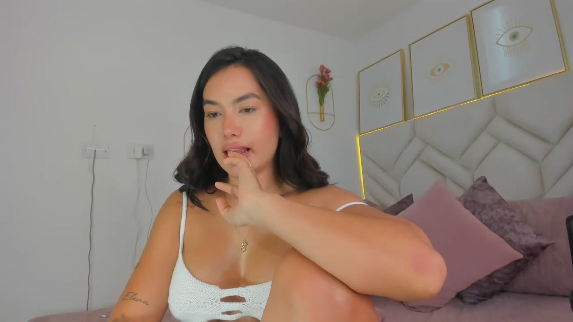 Gallery image thumbnail from Caro_Cano's myfreecams stream on, 10/29/2024, 21:49 image 14 of 20