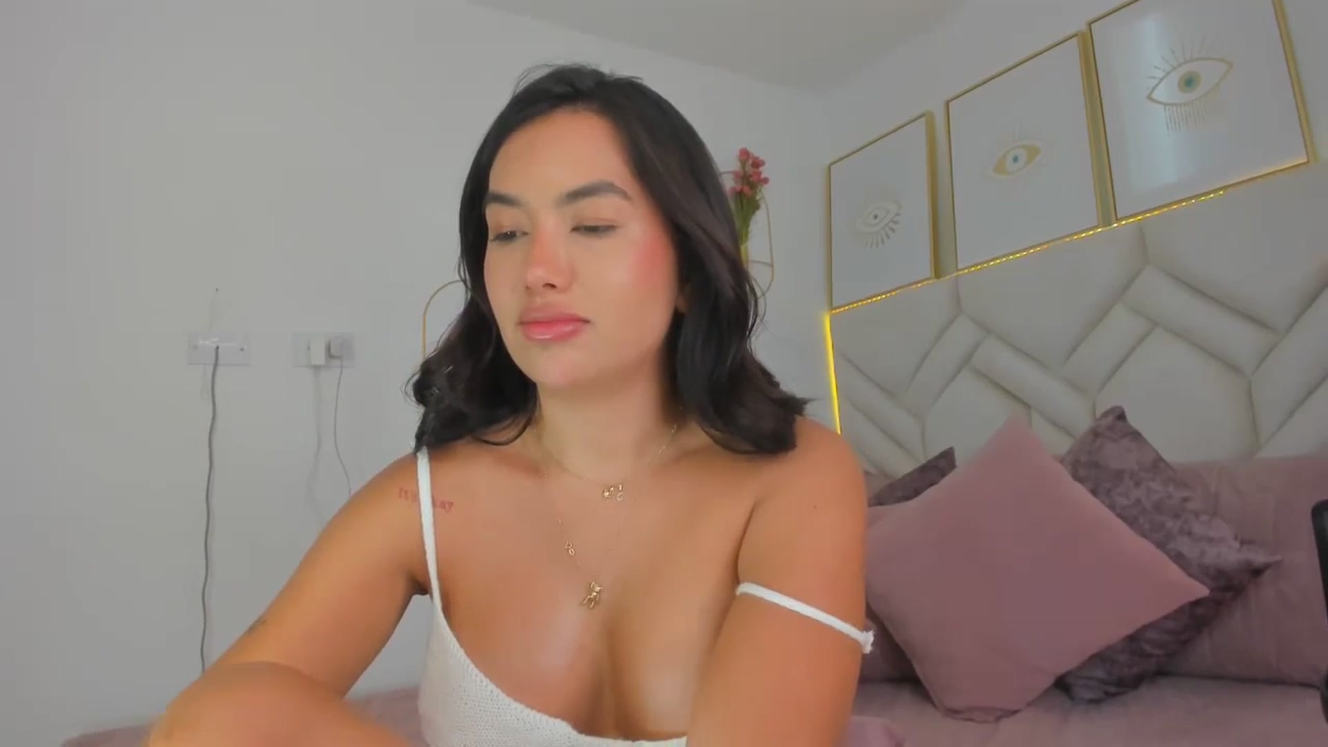 Gallery image thumbnail from Caro_Cano's myfreecams stream on, 10/29/2024, 21:49 image 10 of 20