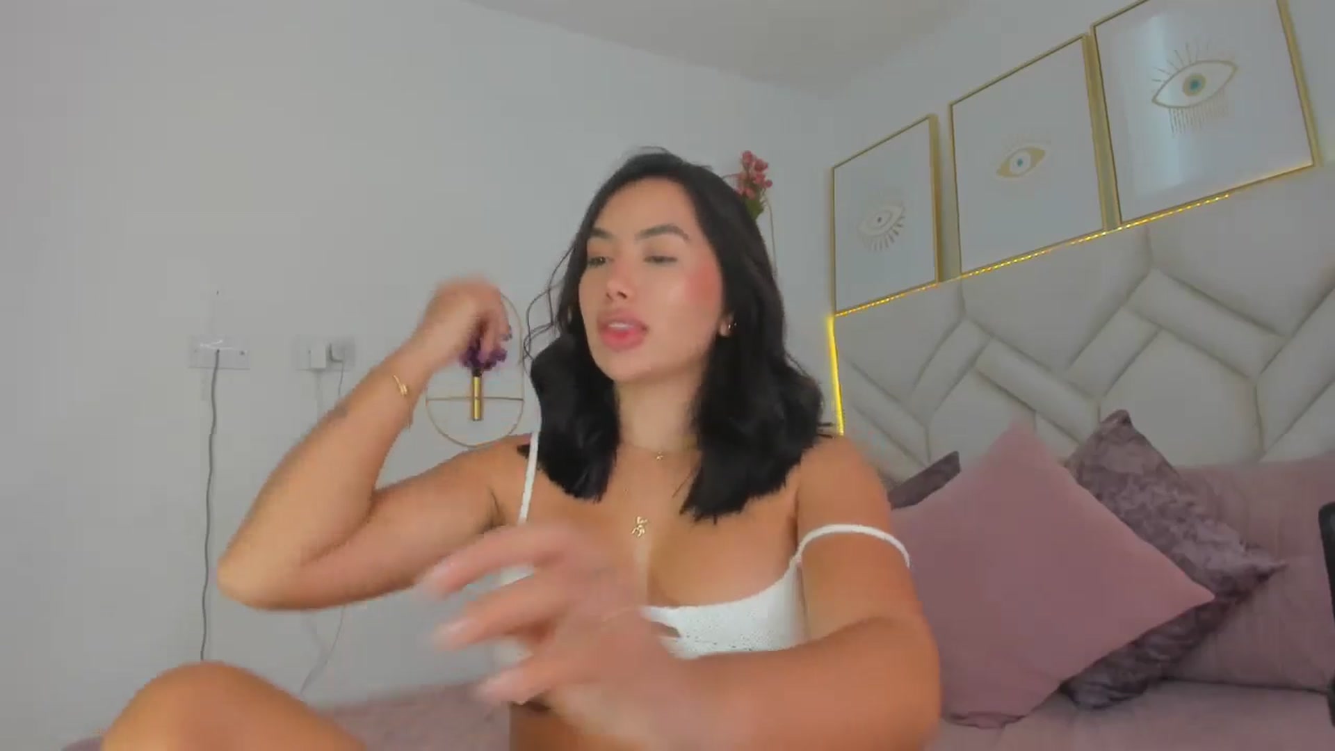 Gallery image thumbnail from Caro_Cano's myfreecams stream on, 10/29/2024, 21:49 image 8 of 20