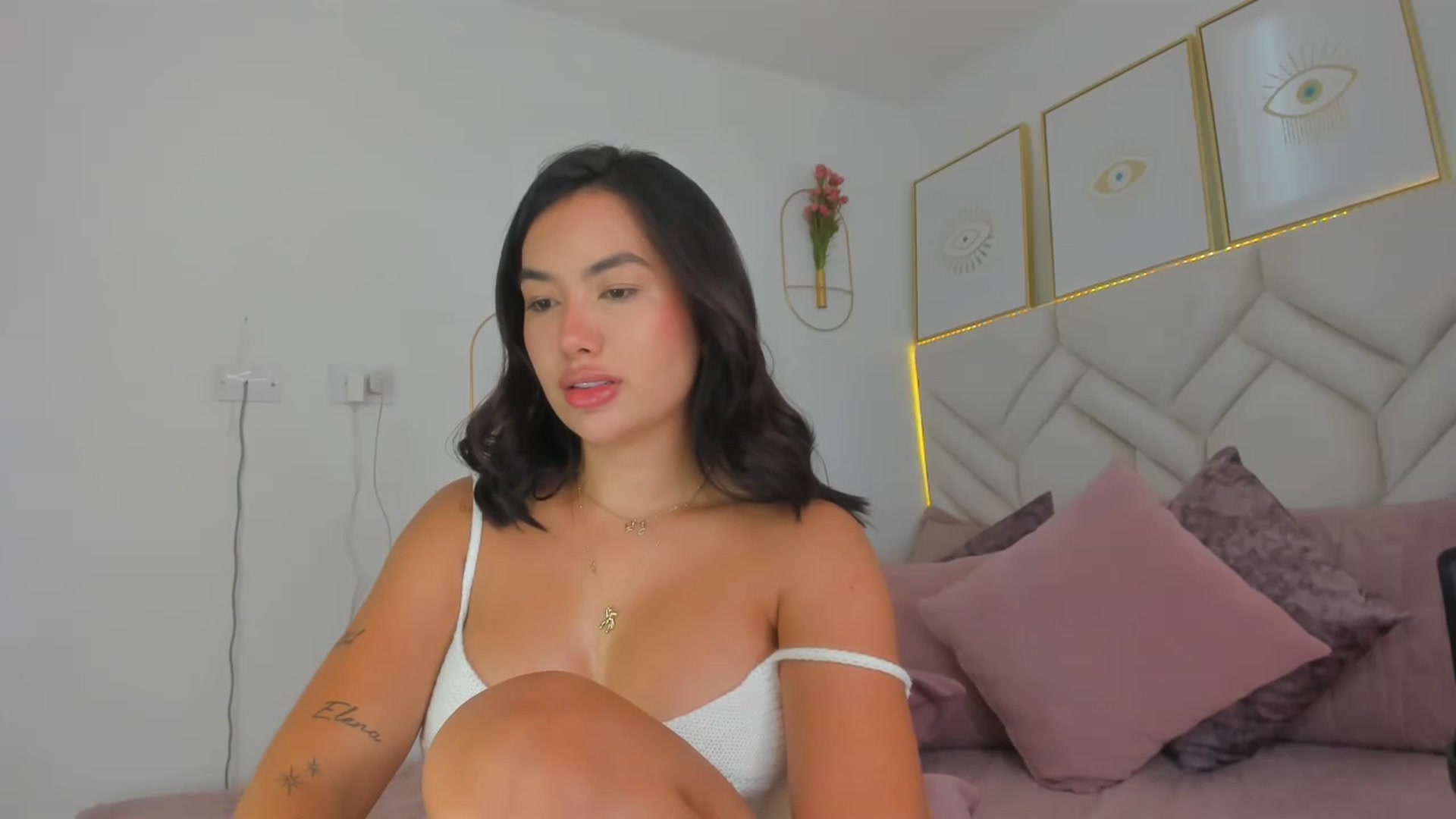 Gallery image thumbnail from Caro_Cano's myfreecams stream on, 10/29/2024, 21:49 image 19 of 20
