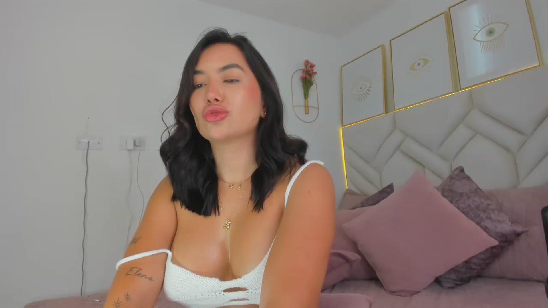 Gallery image thumbnail from Caro_Cano's myfreecams stream on, 10/29/2024, 21:49 image 1 of 20
