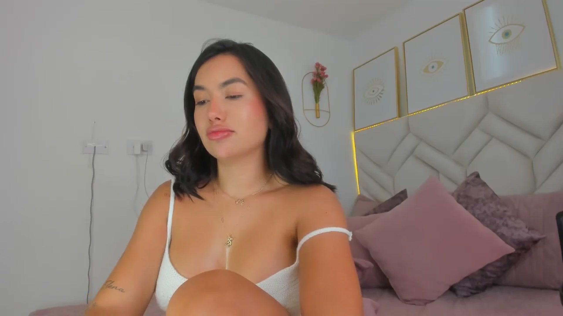 Gallery image thumbnail from Caro_Cano's myfreecams stream on, 10/29/2024, 21:49 image 17 of 20