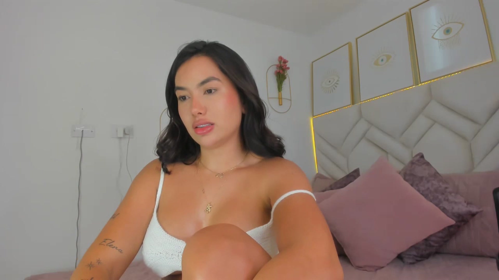 Gallery image thumbnail from Caro_Cano's myfreecams stream on, 10/29/2024, 21:49 image 12 of 20