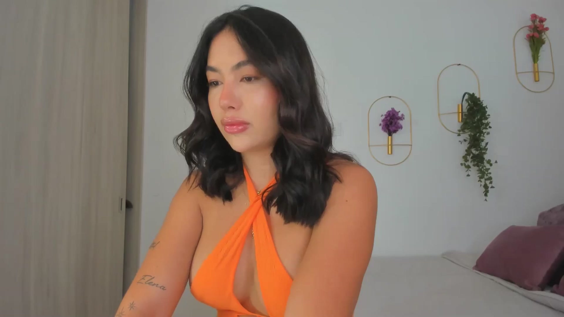 Gallery image thumbnail from Caro_Cano's myfreecams stream on, 11/01/2024, 16:51 image 14 of 20