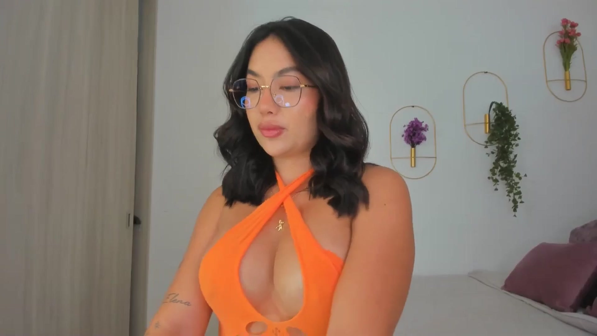 Gallery image thumbnail from Caro_Cano's myfreecams stream on, 11/01/2024, 16:51 image 9 of 20