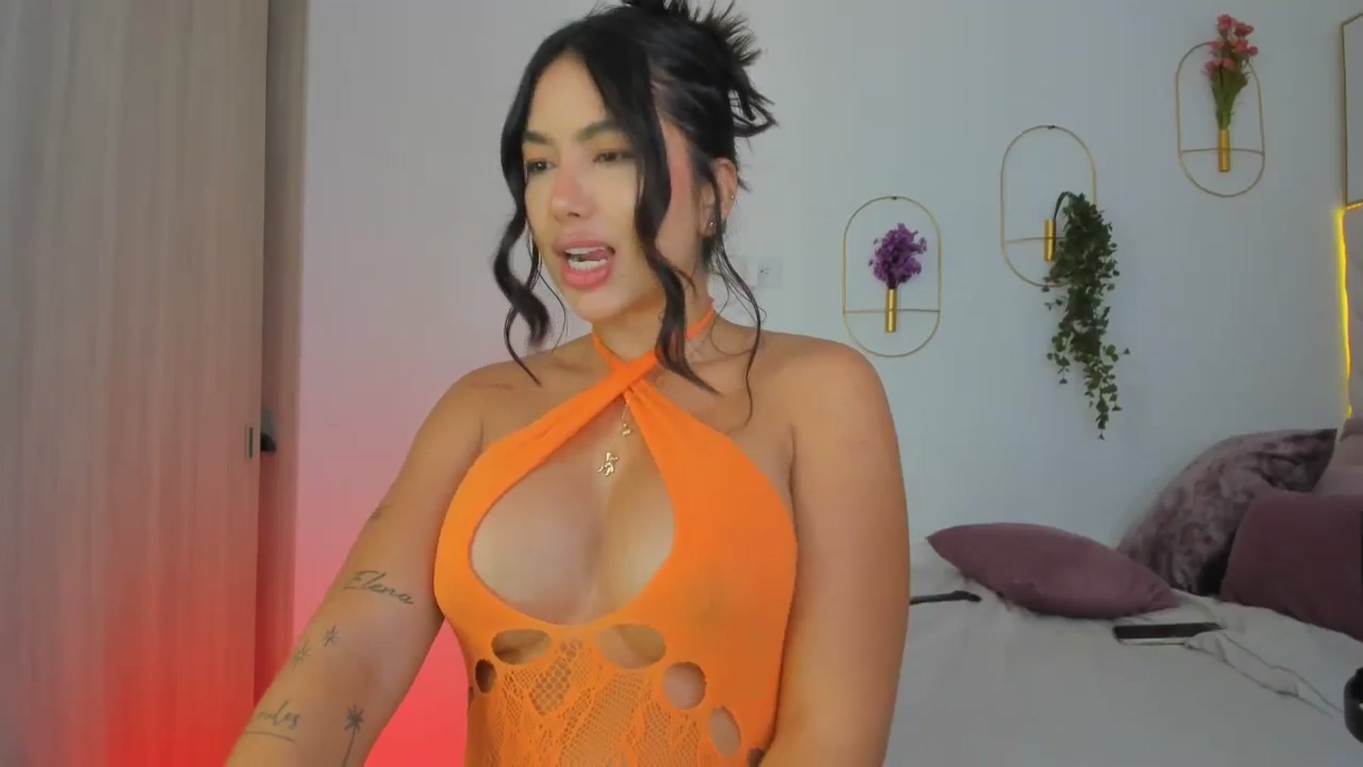 Gallery image thumbnail from Caro_Cano's myfreecams stream on, 11/01/2024, 20:48 image 18 of 20
