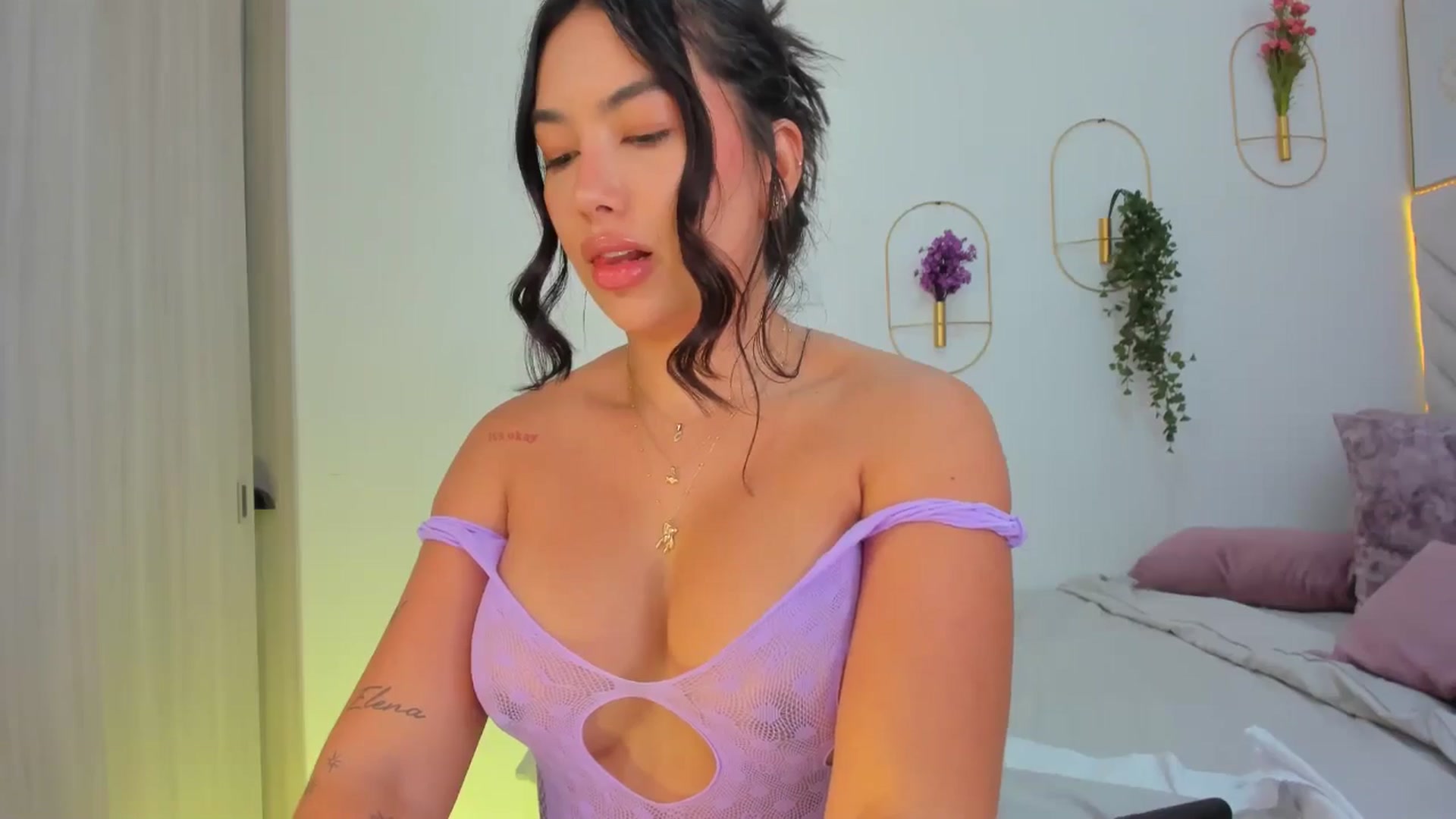 Gallery image thumbnail from Caro_Cano's myfreecams stream on, 11/02/2024, 16:40 image 19 of 20