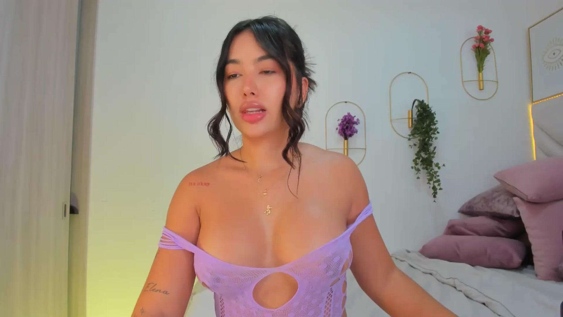 Gallery image thumbnail from Caro_Cano's myfreecams stream on, 11/02/2024, 18:22 image 20 of 20