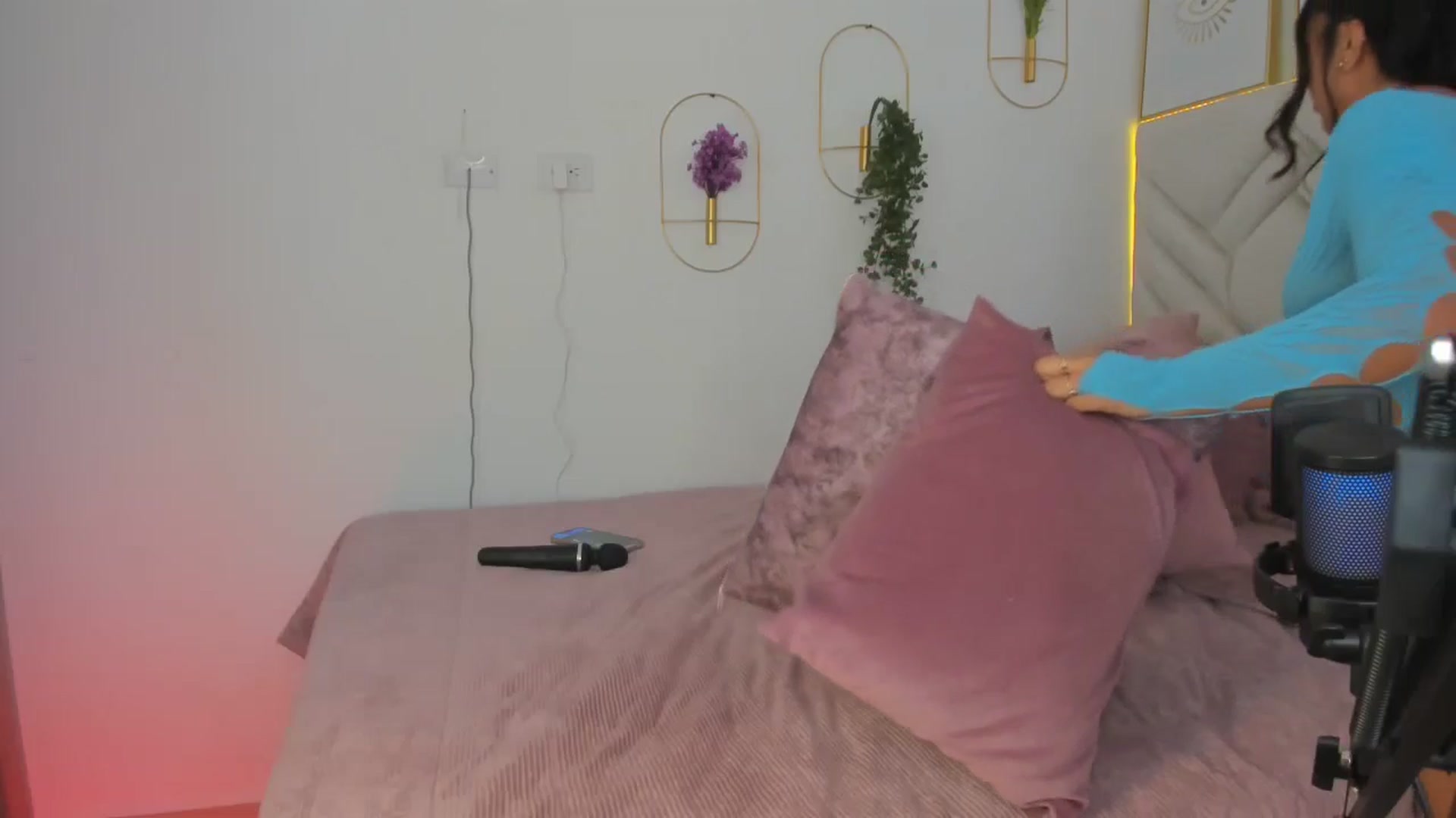 Gallery image thumbnail from Caro_Cano's myfreecams stream on, 11/04/2024, 20:17 image 15 of 20