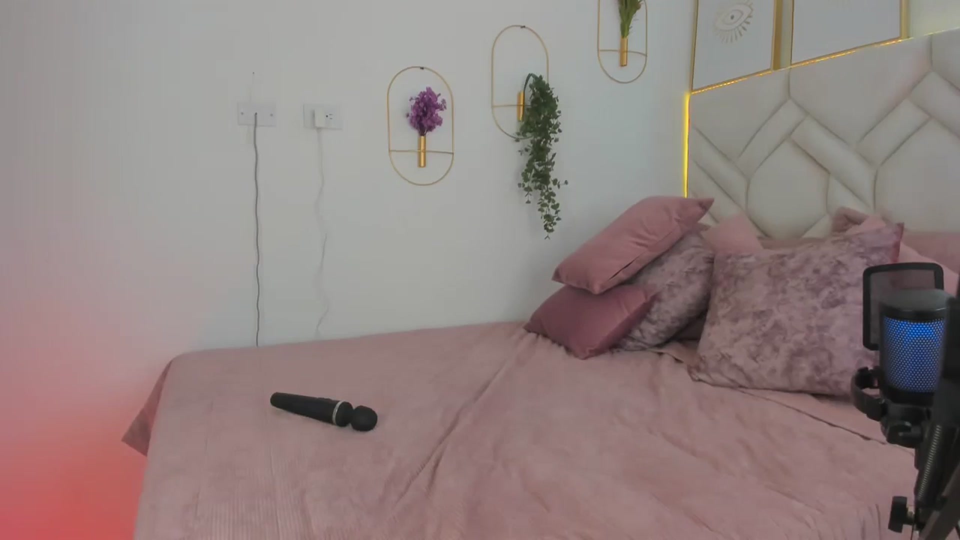 Gallery image thumbnail from Caro_Cano's myfreecams stream on, 11/04/2024, 20:17 image 8 of 20