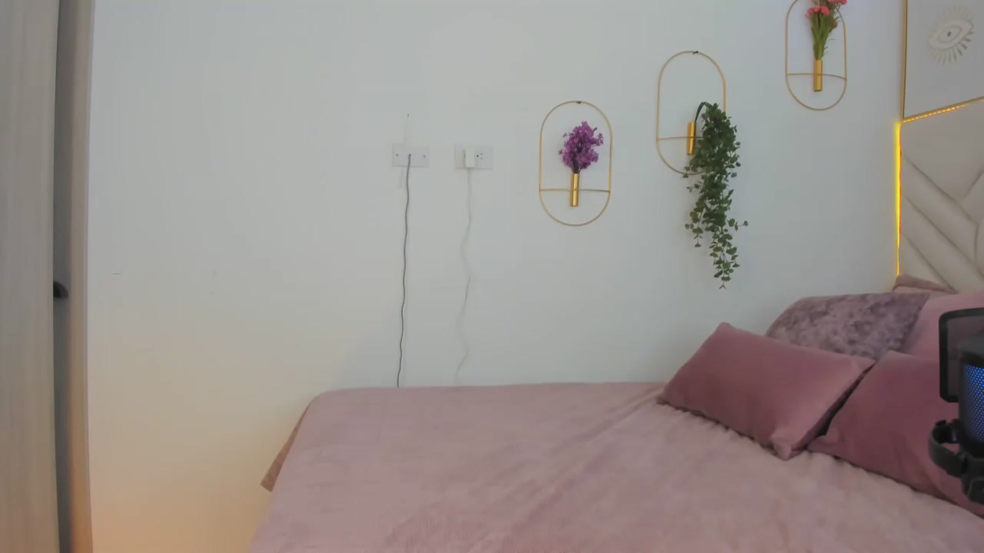 Gallery image thumbnail from Caro_Cano's myfreecams stream on, 11/05/2024, 17:17 image 15 of 20