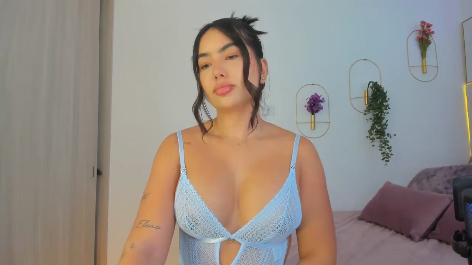 Gallery image thumbnail from Caro_Cano's myfreecams stream on, 11/05/2024, 17:17 image 1 of 20