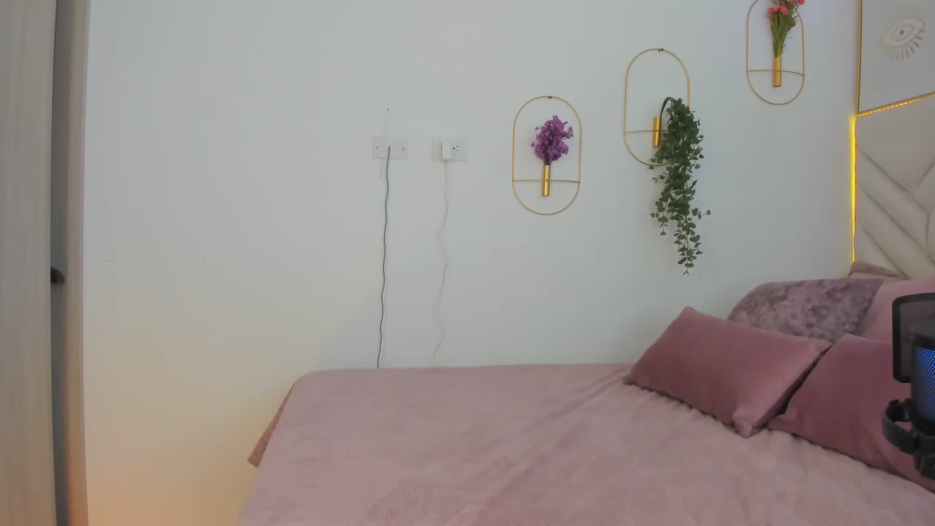 Gallery image thumbnail from Caro_Cano's myfreecams stream on, 11/05/2024, 17:17 image 16 of 20