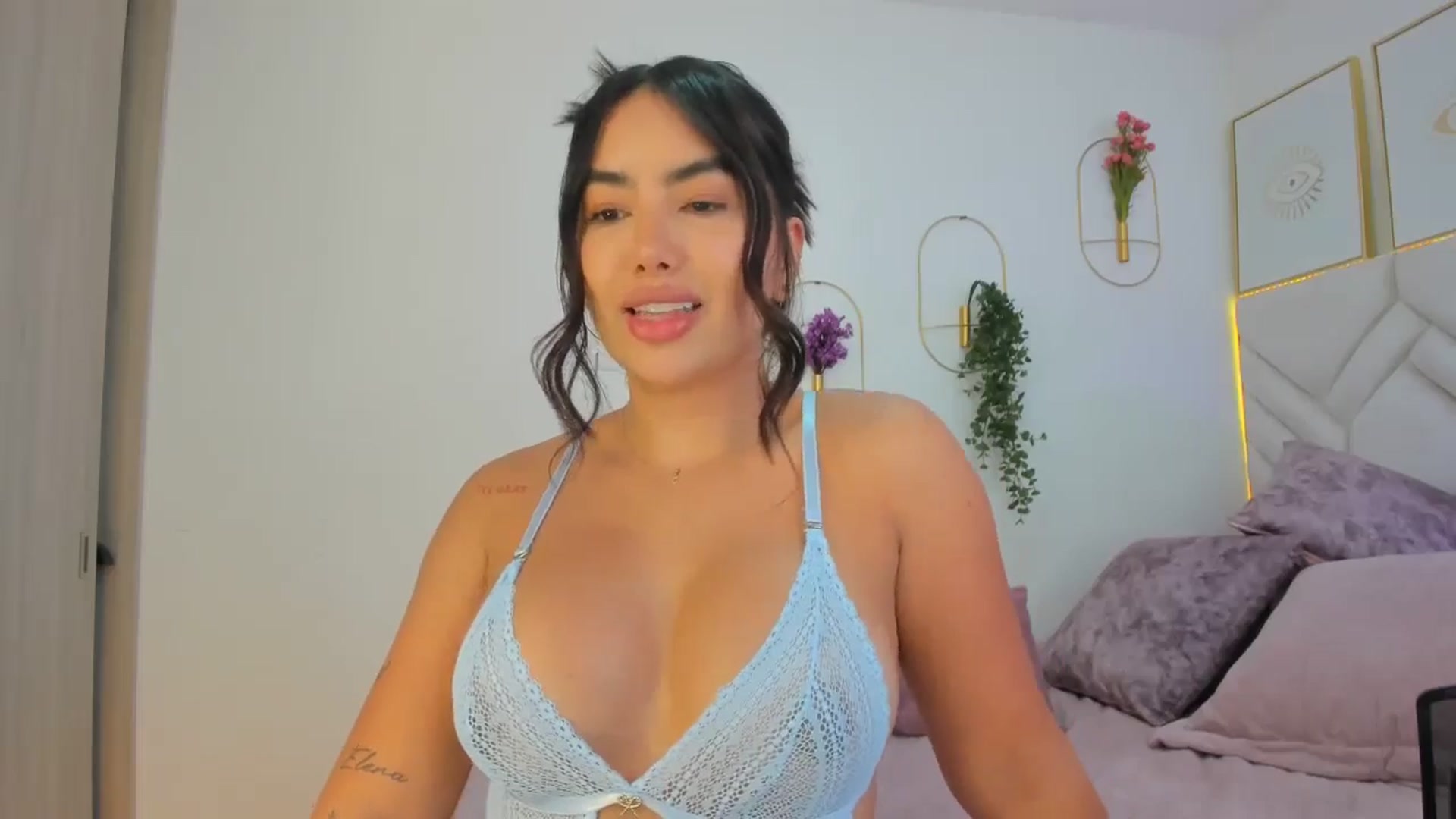 Gallery image thumbnail from Caro_Cano's myfreecams stream on, 11/05/2024, 19:26 image 15 of 20