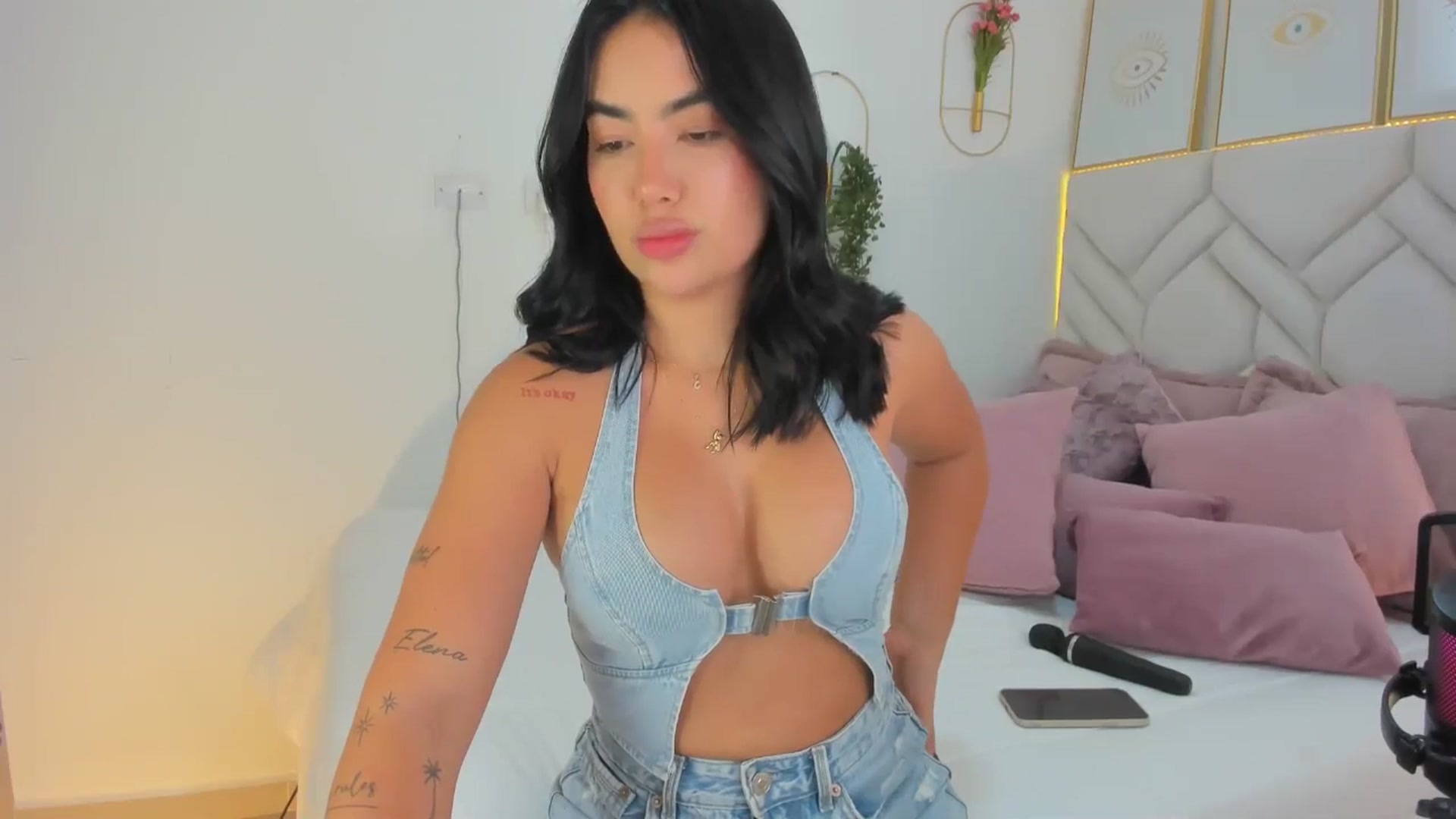 Gallery image thumbnail from Caro_Cano's myfreecams stream on, 11/09/2024, 19:19 image 19 of 20