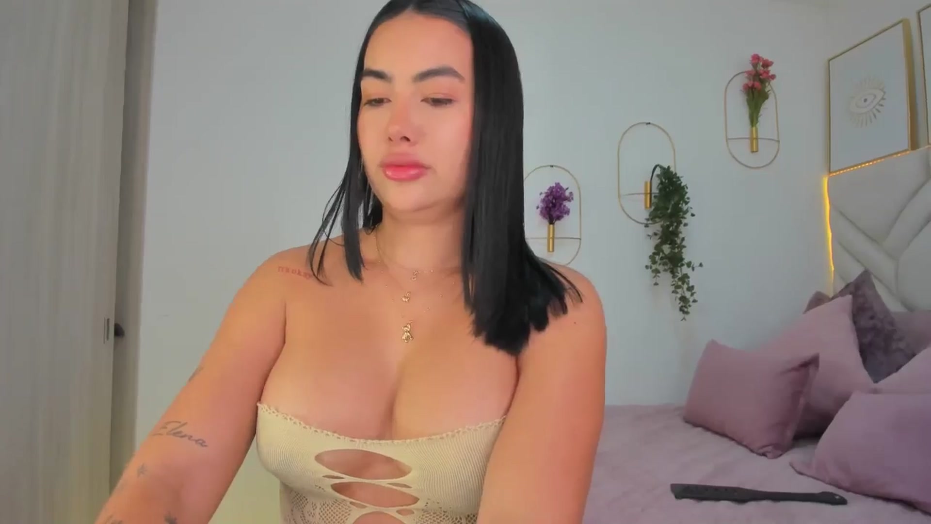 Gallery image thumbnail from Caro_Cano's myfreecams stream on, 11/16/2024, 18:27 image 2 of 20