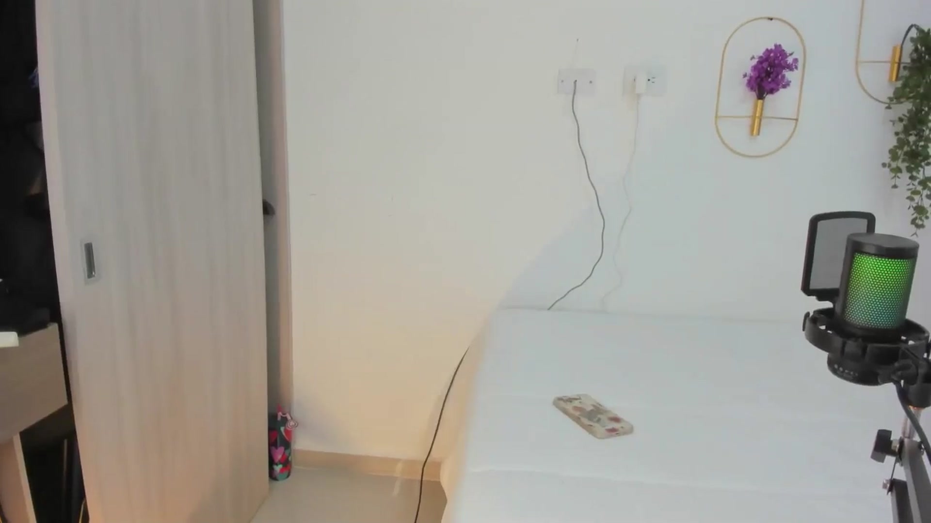 Gallery image thumbnail from Caro_Cano's myfreecams stream on, 11/27/2024, 18:20 image 8 of 20