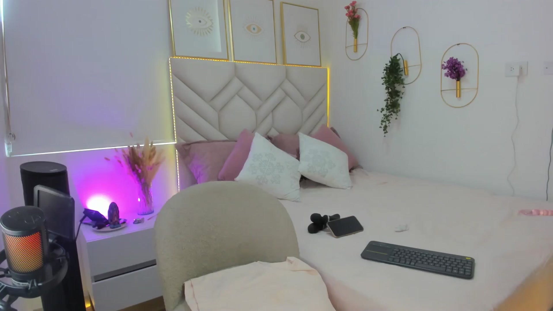 Gallery image thumbnail from Caro_Cano's myfreecams stream on, 12/09/2024, 19:51 image 18 of 20