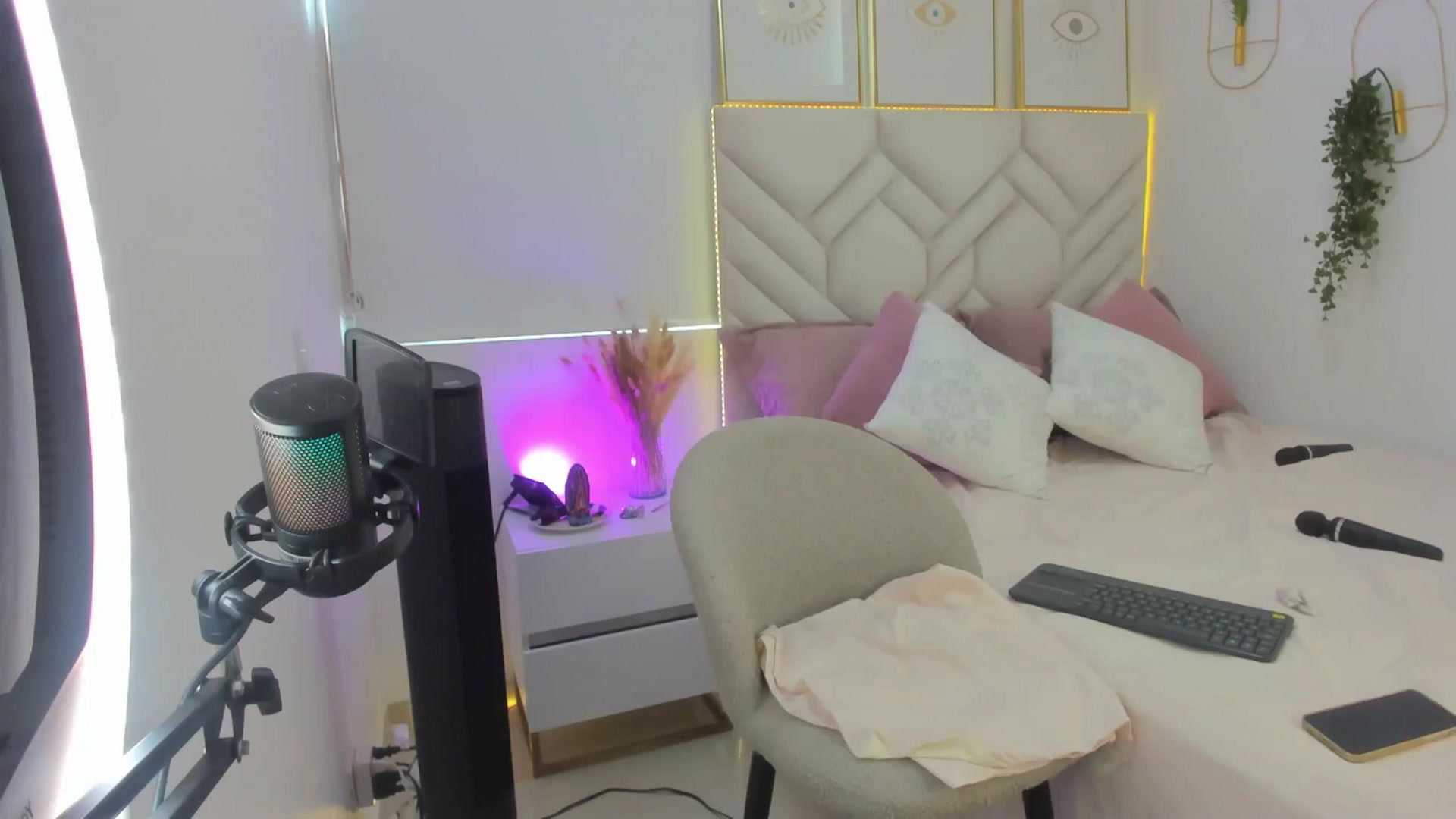 Gallery image thumbnail from Caro_Cano's myfreecams stream on, 12/09/2024, 19:51 image 7 of 20