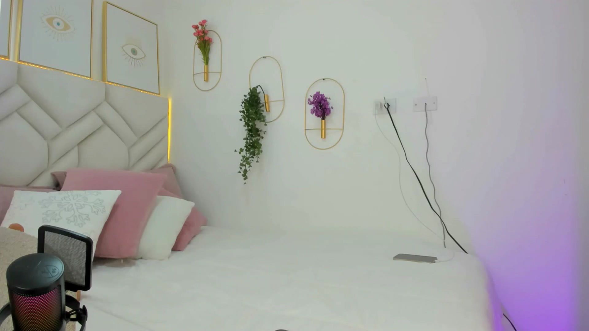 Gallery image thumbnail from Caro_Cano's myfreecams stream on, 12/21/2024, 17:21 image 6 of 20