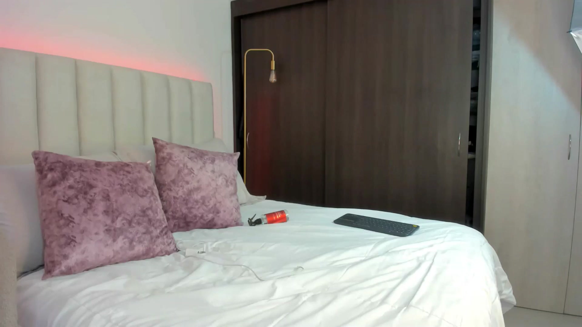Gallery image thumbnail from Caro_Cano's myfreecams stream on, 01/08/2025, 17:09 image 18 of 20