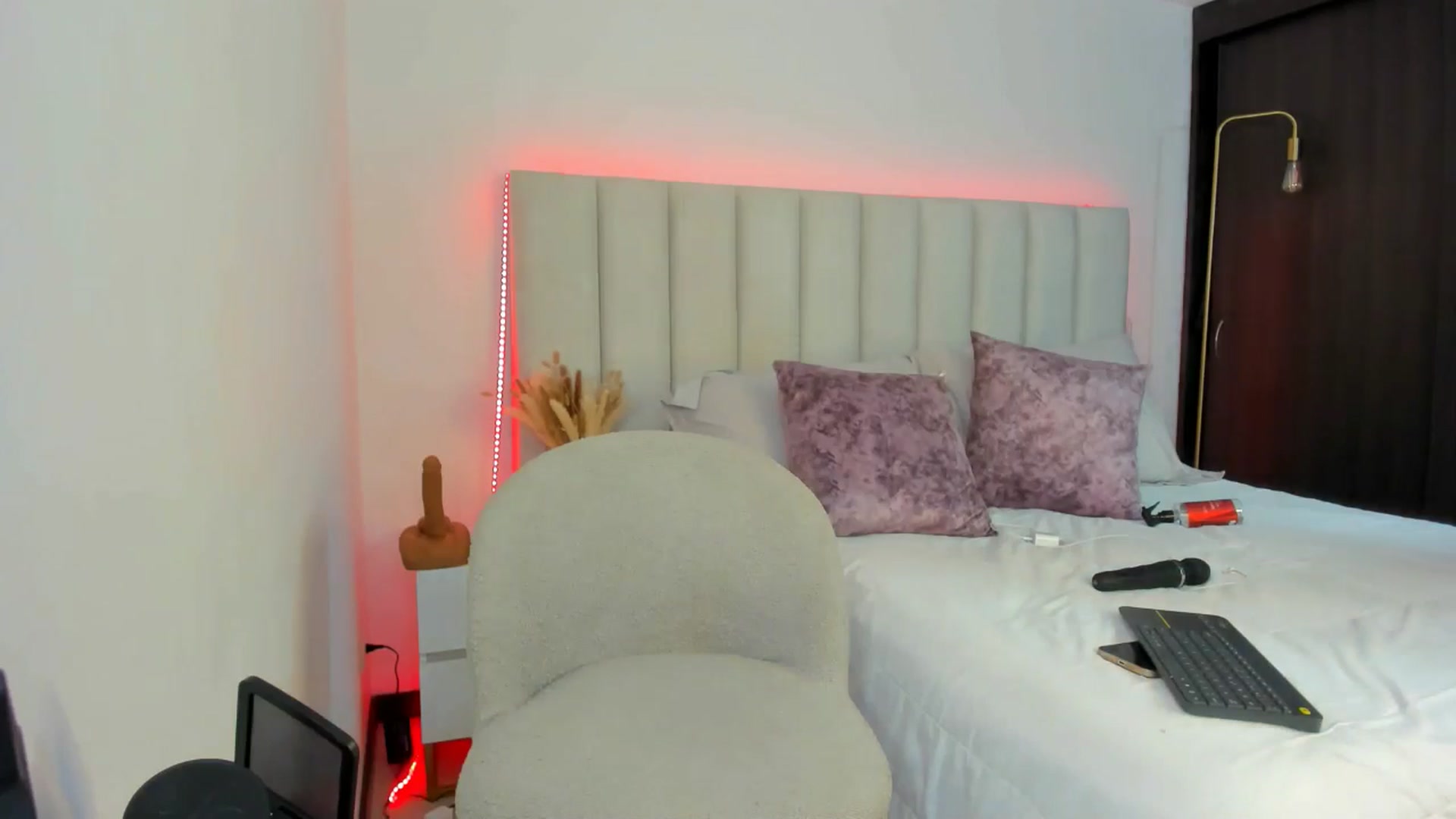 Gallery image thumbnail from Caro_Cano's myfreecams stream on, 01/08/2025, 18:13 image 17 of 20