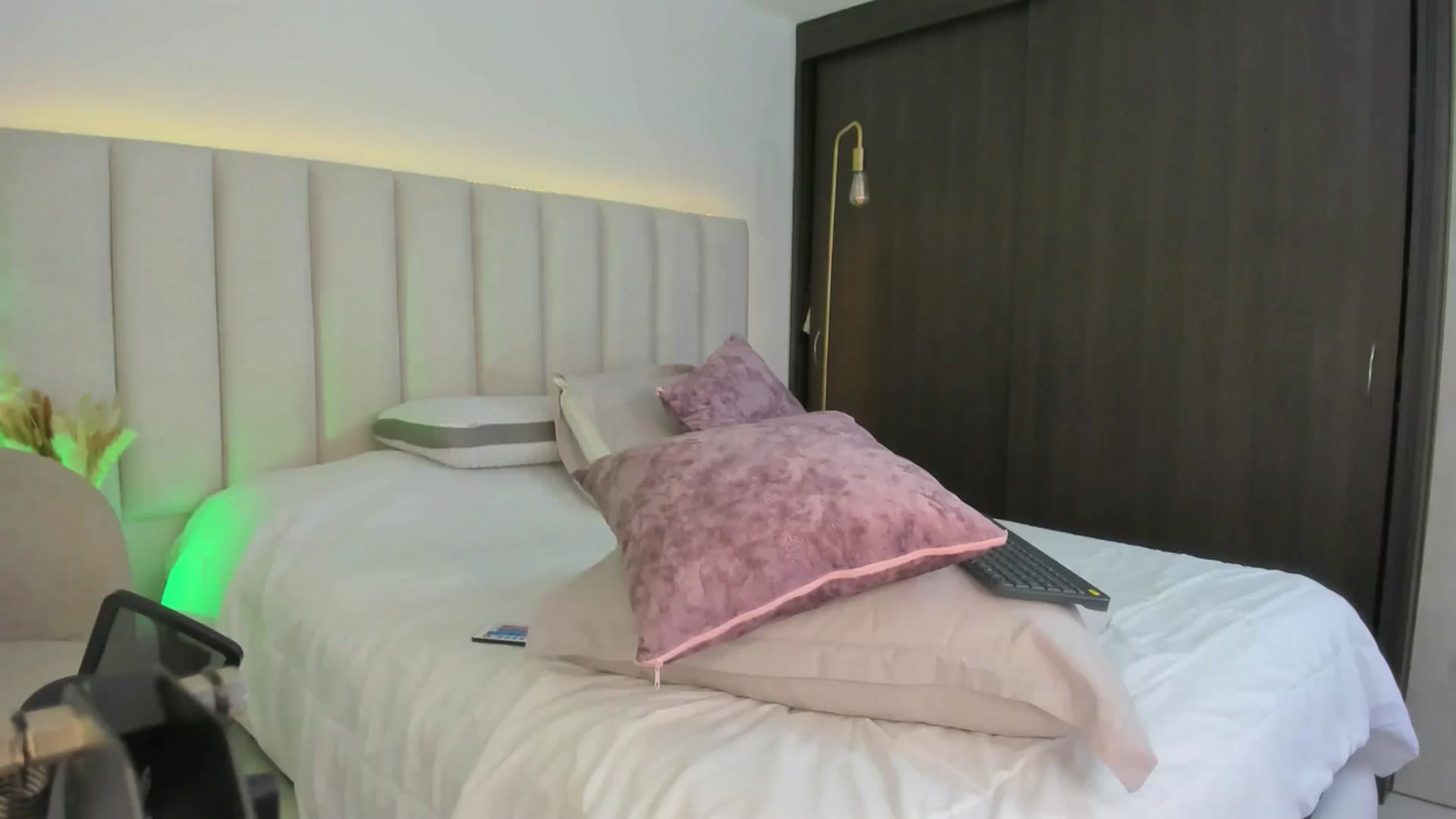 Gallery image thumbnail from Caro_Cano's myfreecams stream on, 01/10/2025, 15:20 image 11 of 20