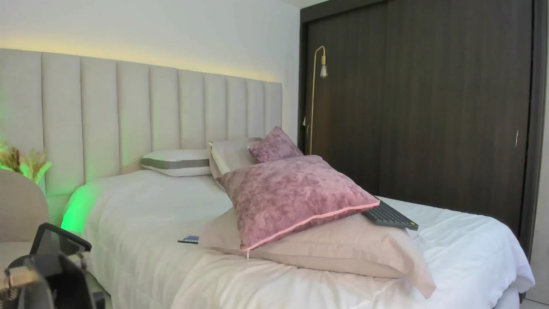 Gallery image thumbnail from Caro_Cano's myfreecams stream on, 01/10/2025, 15:20 image 12 of 20