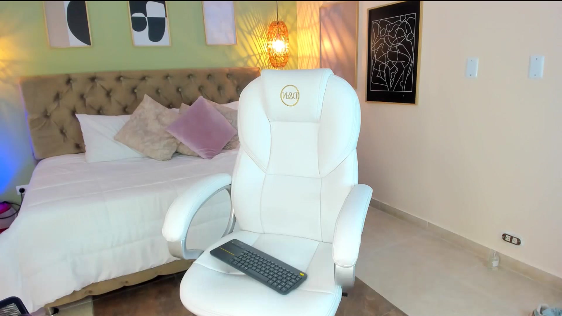 Gallery image thumbnail from Caro_Cano's myfreecams stream on, 01/14/2025, 15:05 image 5 of 20