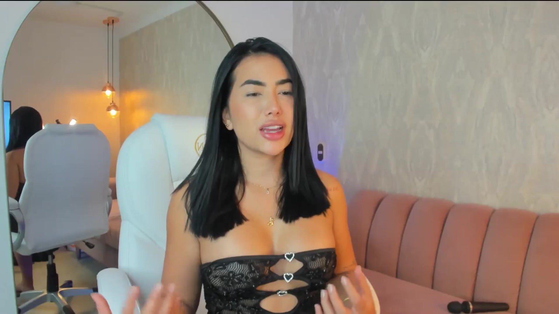 Gallery image thumbnail from Caro_Cano's myfreecams stream on, 01/18/2025, 18:09 image 15 of 20