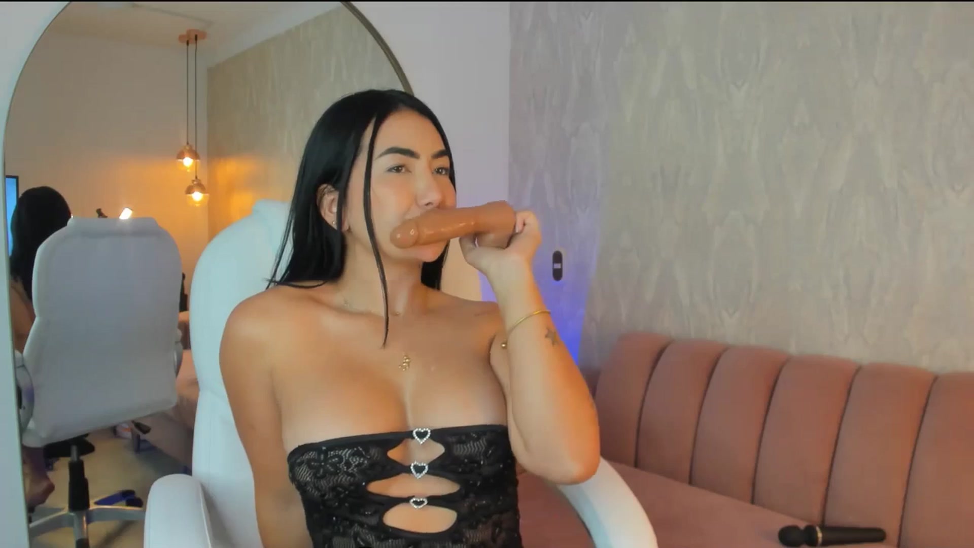 Gallery image thumbnail from Caro_Cano's myfreecams stream on, 01/18/2025, 18:09 image 8 of 20