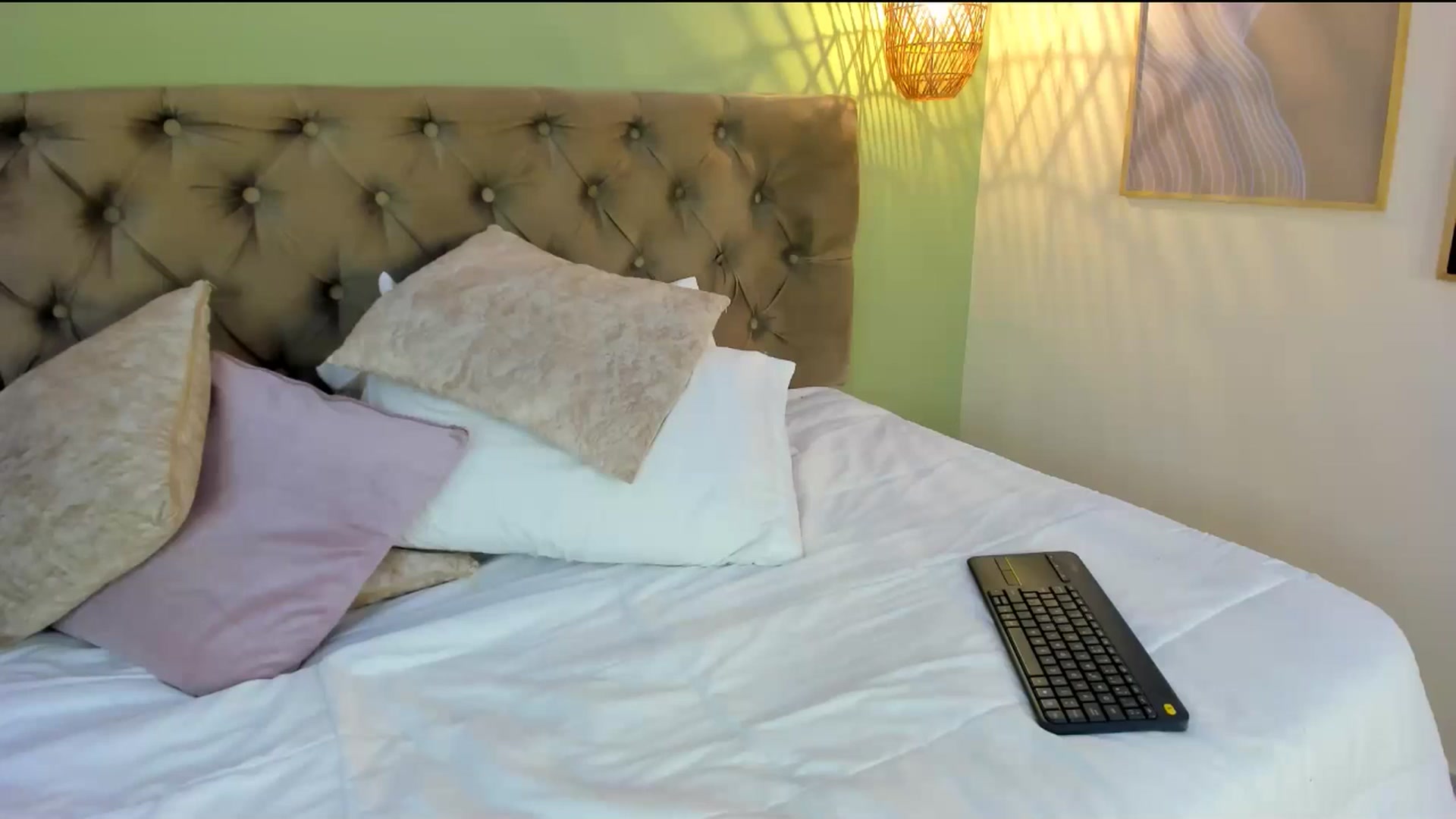 Gallery image thumbnail from Caro_Cano's myfreecams stream on, 01/19/2025, 18:21 image 19 of 20