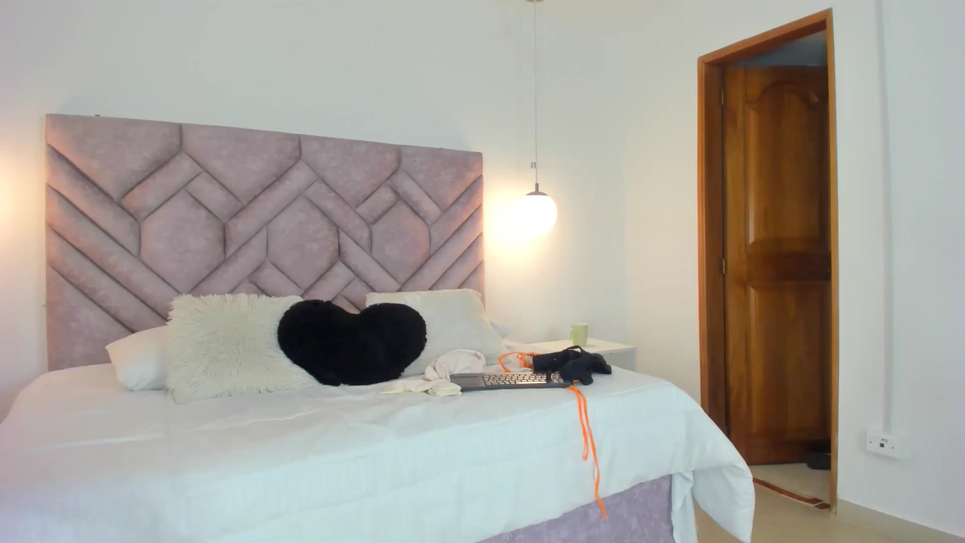 Gallery image thumbnail from Caro_Cano's myfreecams stream on, 01/23/2025, 15:56 image 17 of 20