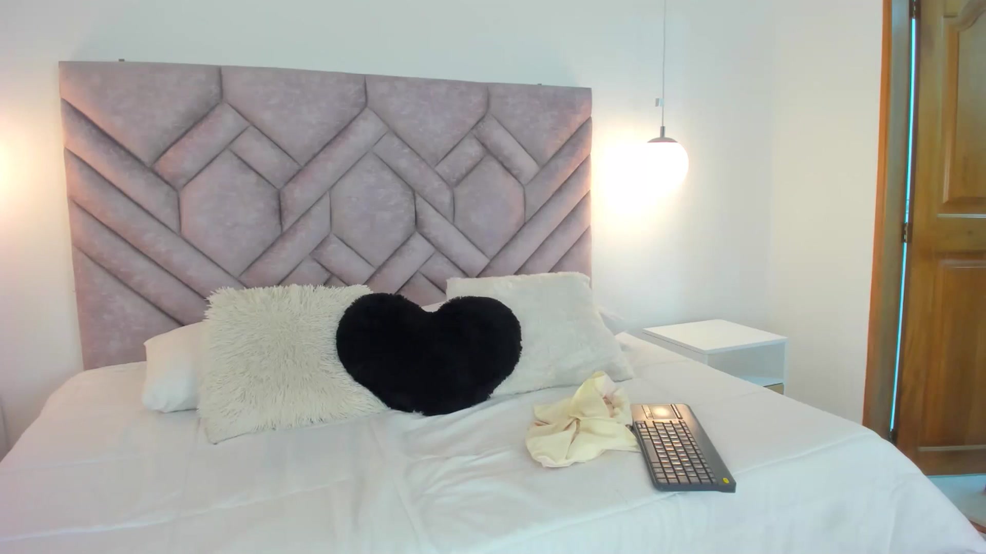 Gallery image thumbnail from Caro_Cano's myfreecams stream on, 01/23/2025, 15:56 image 9 of 20