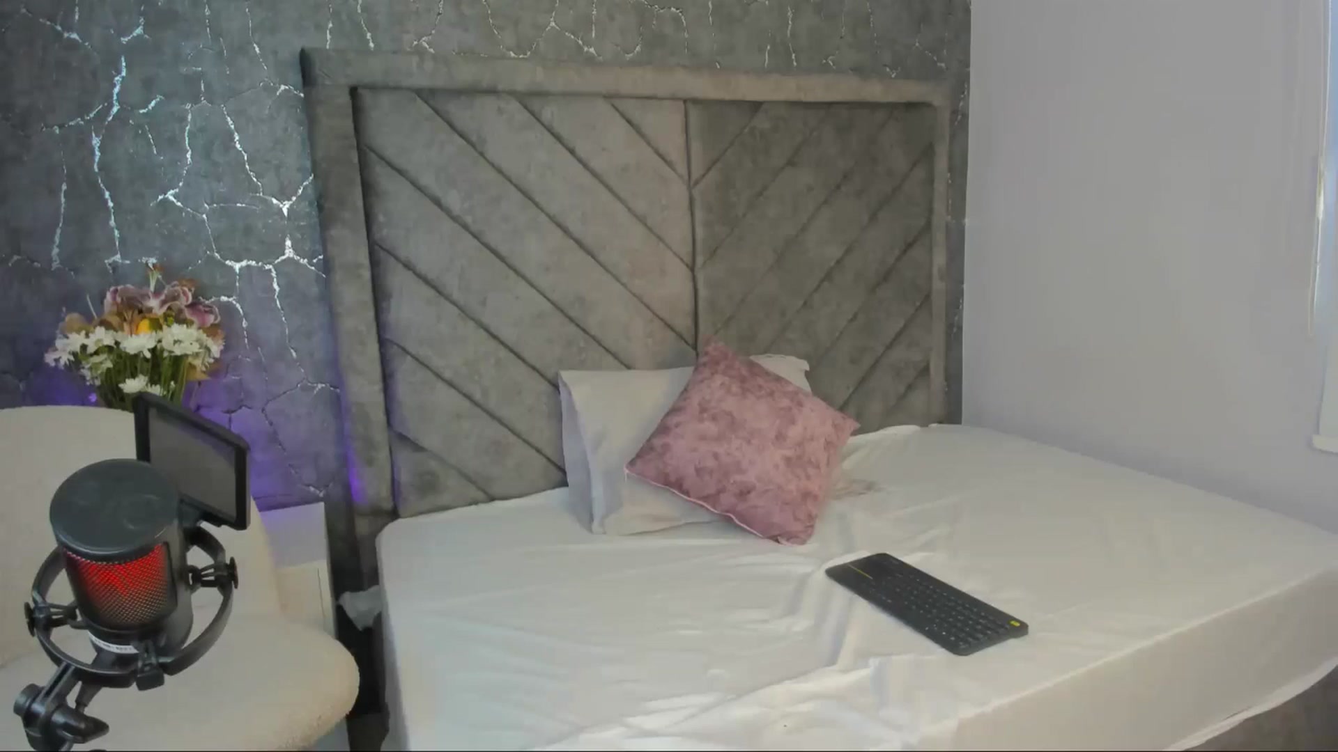 Gallery image thumbnail from Caro_Cano's myfreecams stream on, 01/29/2025, 15:26 image 10 of 20